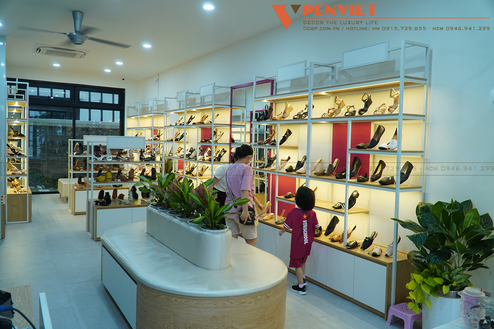 Thiết kế shop giày Yomi
