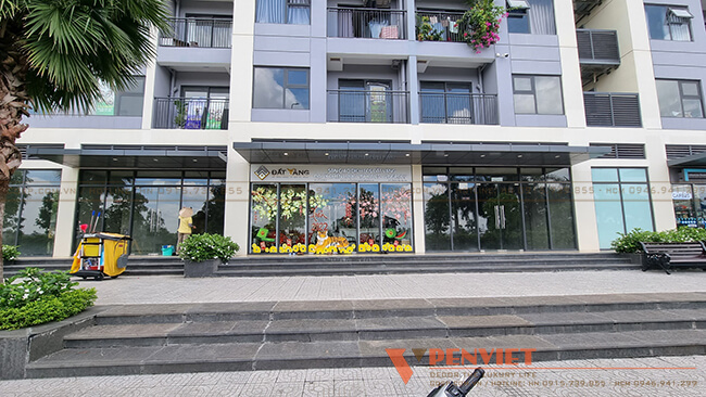 Cửa hàng nằm trong một khu đô thị cao cấp tại Sài Gòn