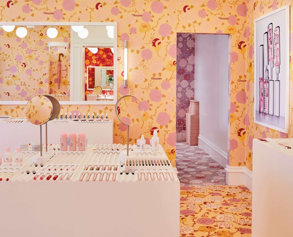 Thiết kế shop mỹ phẩm giữa ngàn hoa đầy sắc màu
