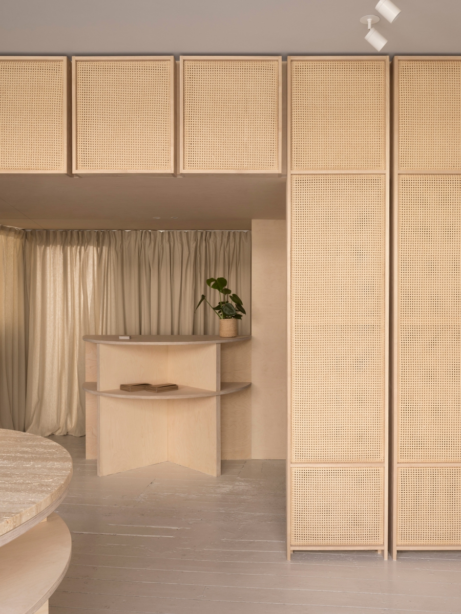 Ý tưởng thiết kế spa với tủ gỗ hồng đào 4